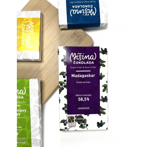 Czekolada mleczna mieszana z czeskimi jagodami 58,5%