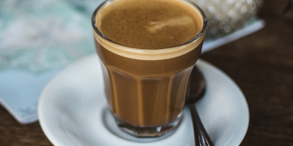 Flat white kávé elkészítése