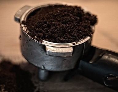 Hogyan kell őrölni a kávét őrlő nélkül