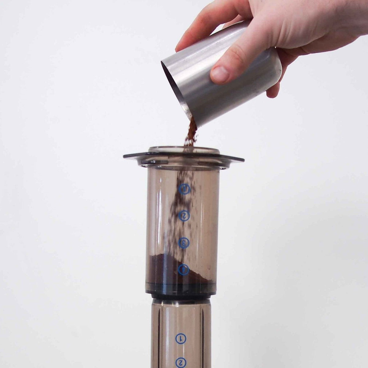 Kávékészítés az Aeropress-ben