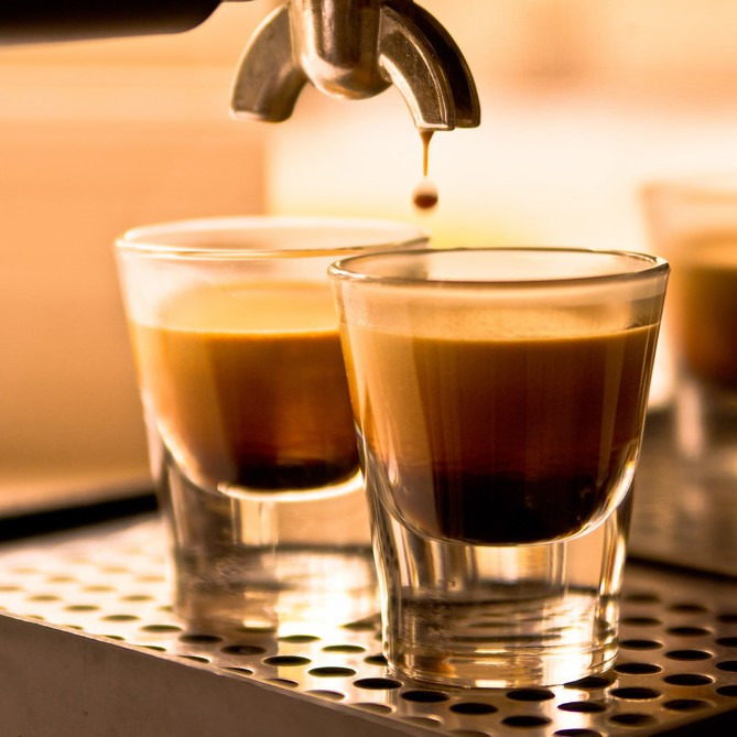 Espresso doppio kávé elkészítése